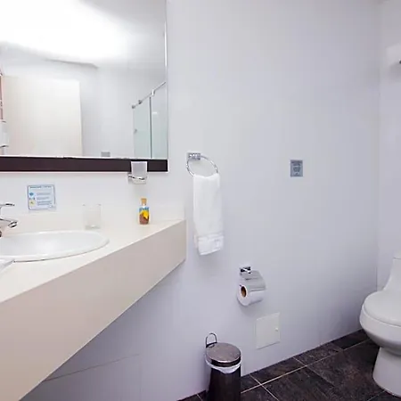 Hotel Varanasi Boutique Aeropuerto 3*